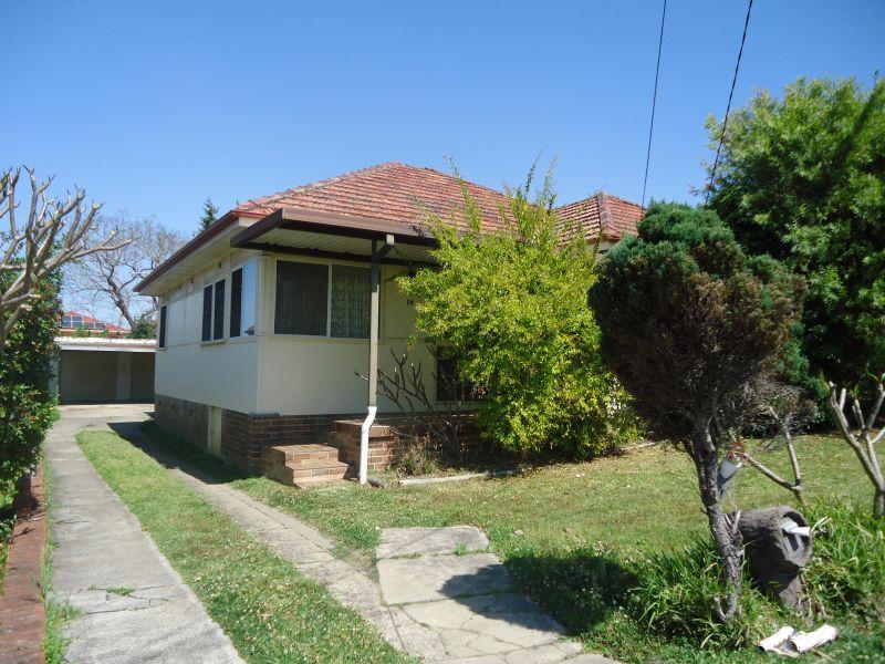 Self Contained Half House!