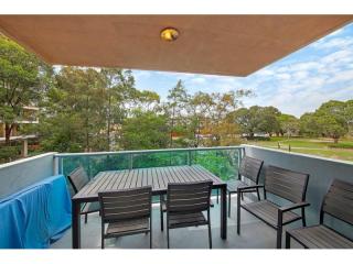 View profile: Outstanding Location! Minutes to Westfieldâ€™s