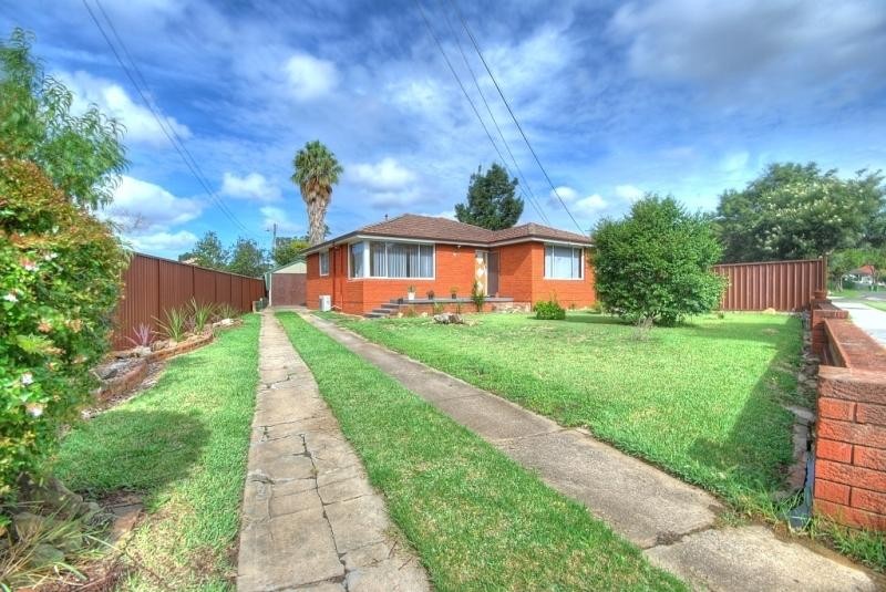 Fully Fenced, Air Conditioning, Built in robes