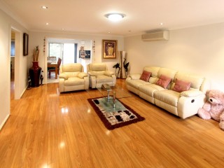 View profile: Gas Cooking & Air Conditioning! Close to Transport!