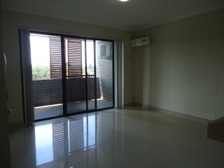View profile: Ensuite Bathroom Plus 3 Balconies!
