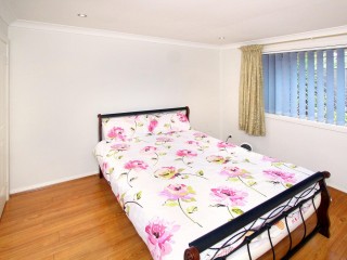 View profile: Gas Cooking & Air Conditioning! Close to Transport!