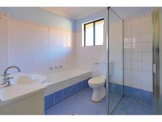 View profile: Huge Modern Unit, Minute to Station & Shops