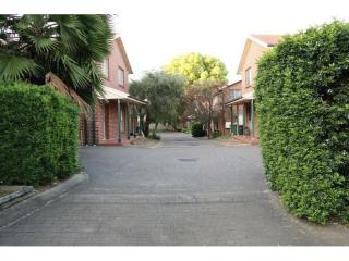 View profile: 3 Bedrooms- Walk to Station!