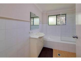 View profile: Huge Modern Unit- Two Bathrooms!