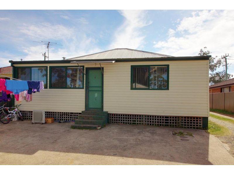 Outstanding Location - Minutes walk to station!