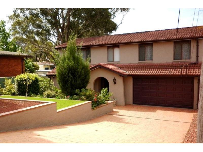 Four Bedrooms! Two Minutes Walk to Station!