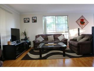 View profile: 3 Bedrooms- Walk to Station!