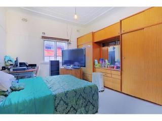 View profile: Cheap Rental! Walk to Station! 