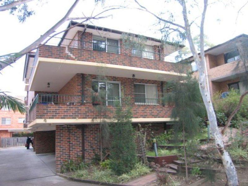Rare 3 Bedroom Unit! Double Garage!