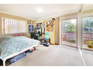 View profile: Top Quality Modern Unit Close to Station!