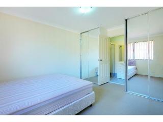 View profile: Huge Modern Unit, Minute to Station & Shops