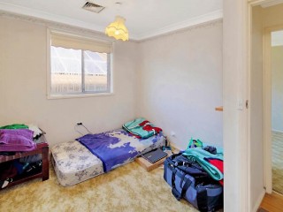 View profile: 4 Bedroom & Granny Flat Walk to Station