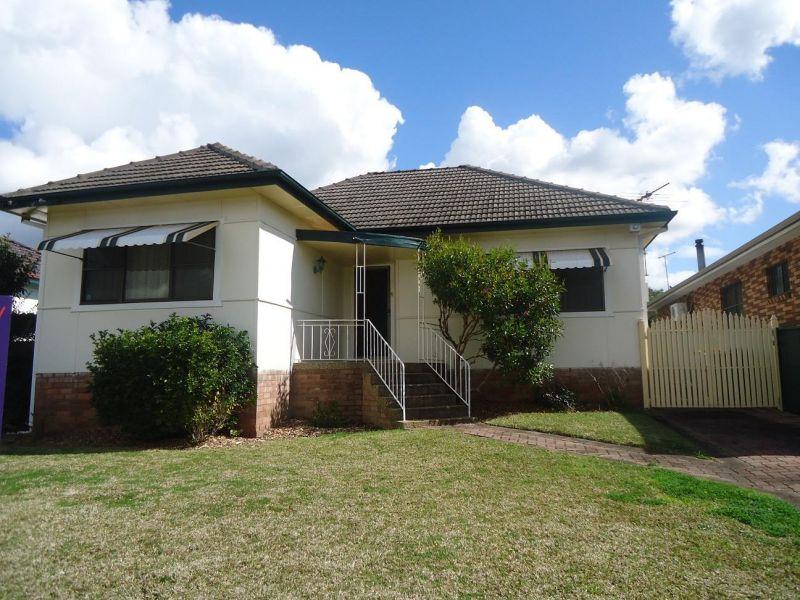Neat and Tidy Home set in PERFECT location