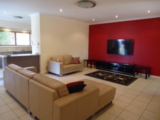 View profile: 3 Bedroom, Air Conditioning & 2 Toilets