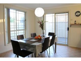 View profile: 3 Bedrooms- Walk to Station!