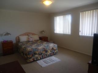 View profile: Walking Distance to Station, Shops, School and Parks!