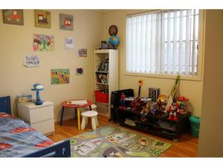 View profile: 3 Bedrooms- Walk to Station!