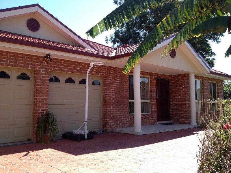 Low Maintenance Modern 4 Bedroom Home!
