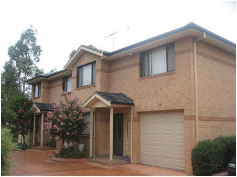 3 Bedroom Townhouse Walk to Girraween Public School