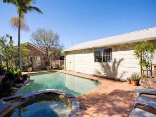 View profile: Auction This Saturday - GLAMOROUS FAMILY HOME