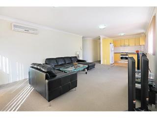 View profile: Huge Modern Unit, Minute to Station & Shops