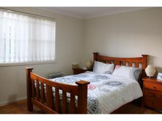 View profile: 3 Bedrooms- Walk to Station!