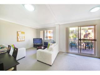 View profile: Top Quality Modern Unit Close to Station!