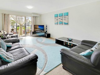 View profile: Stunning Modern Apartment- Close to Station & Shops