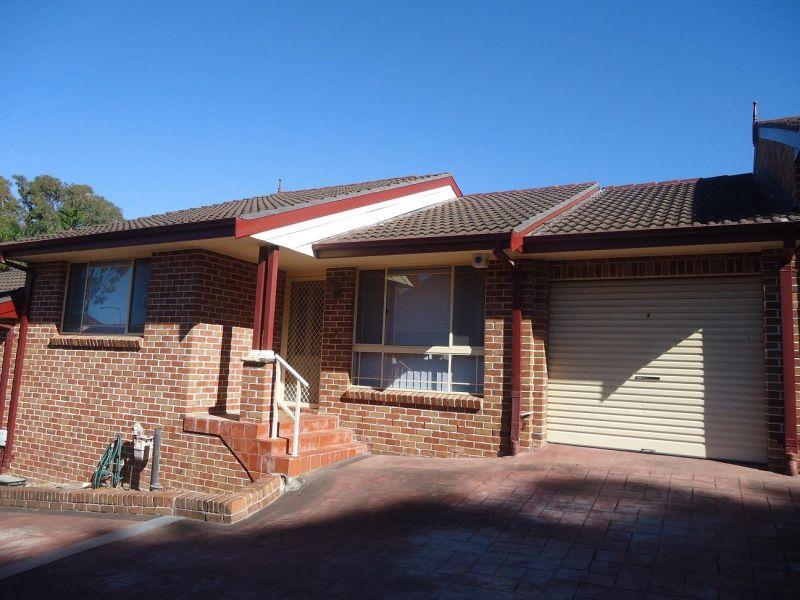 Quality Villa- Easy Walk to Station!