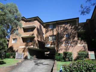 View profile: 3 Bedrooms- Walk to Station!