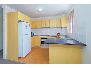 View profile: Huge Modern Unit, Minute to Station & Shops