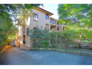 View profile: Huge Modern Unit, Minute to Station & Shops