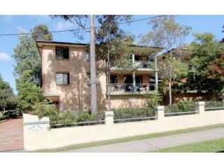 View profile: Walk to Station! Double Tandem Garage!