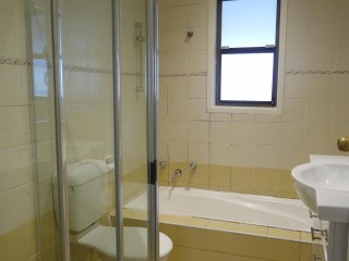 View profile: Fully Tiled Throughout