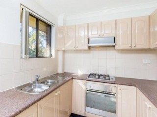 View profile: 800 Metres to Station, Air Conditioning, Plus Gas Cooking!
