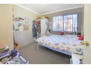 View profile: Top Quality Modern Unit Close to Station!
