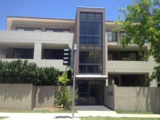 View profile: Modern Unit! Close to Station!