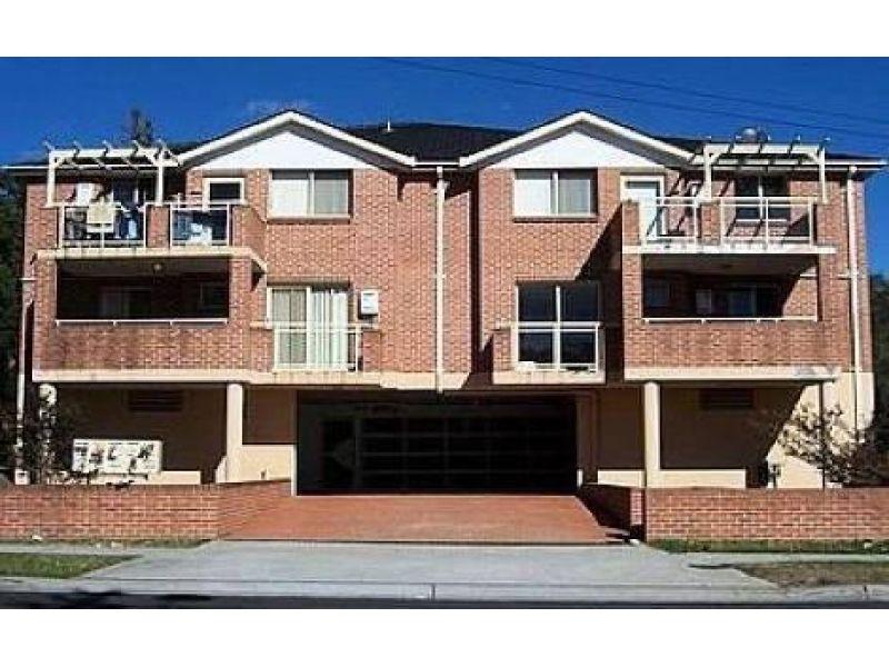 Great Location- Close to Shopping Centre!
