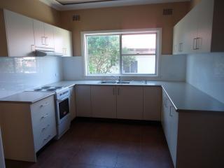 View profile: 3 bedroom home and walk to station!