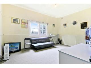View profile: Cheap Rental! Walk to Station! 