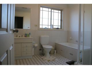 View profile: 3 Bedrooms- Walk to Station!
