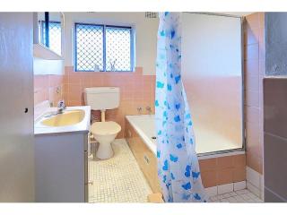 View profile: Outstanding Location! Minutes Walk to Station & Shopping Centre!