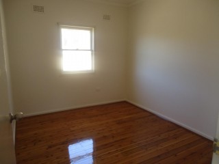 View profile: Fully Renovated! Walk to Station & Shops!
