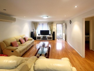 View profile: Gas Cooking & Air Conditioning! Close to Transport!