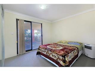 View profile: Huge Modern Unit, Minute to Station & Shops
