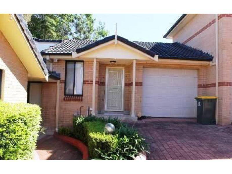 Spacious Villa Close to Transport!