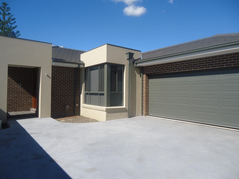 Contemporary Three Bedroom Home! Walk to Station!