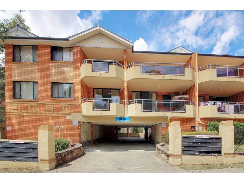 Outstanding Modern Unit!