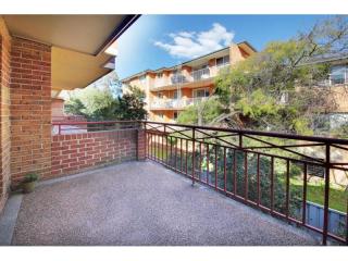 View profile: Top Quality Modern Unit Close to Station!